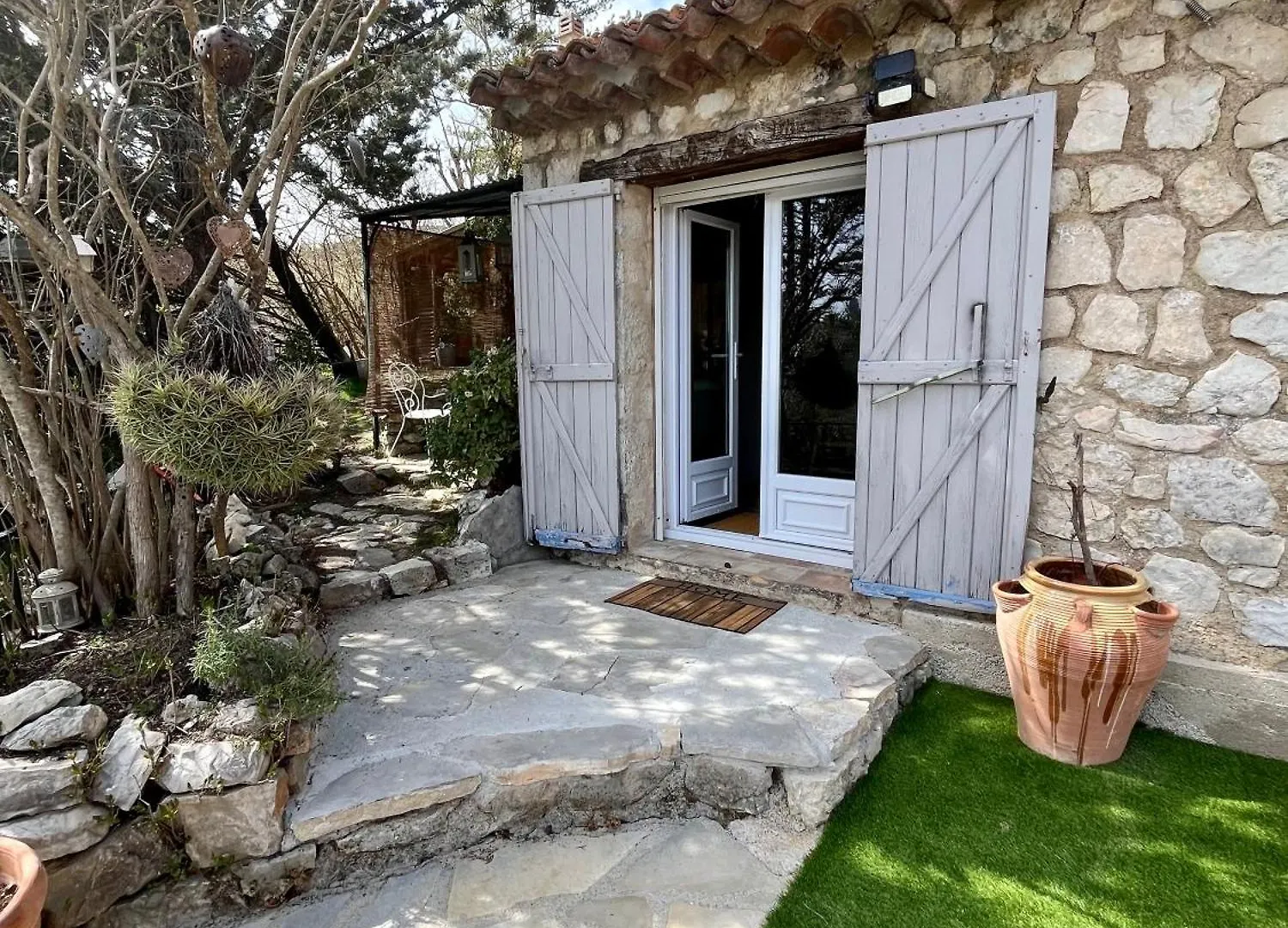 La Maison D'Eddy Et Caro Aux Portes Du Verdon Trigance